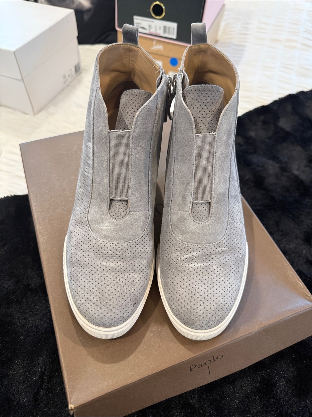 Linea Paulo Suede grey wedge sneaker size 8
